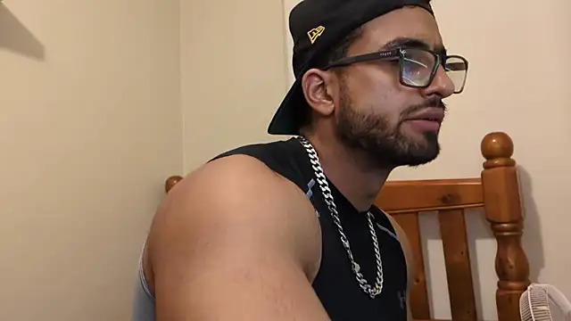 robin103666 online show from April 1, 2026, 1:41 pm