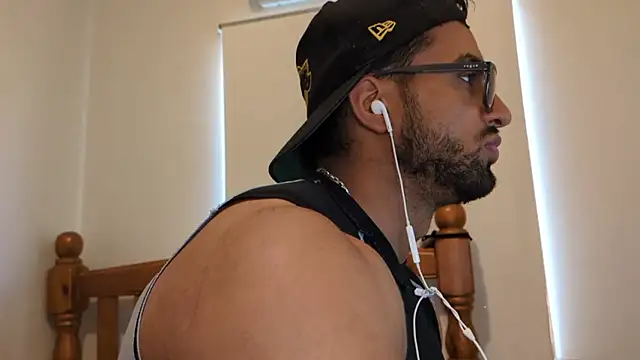 robin103666 online show from April 5, 2026, 6:20 am