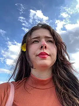 leiawifey online show from April 10, 2026, 1:51 pm