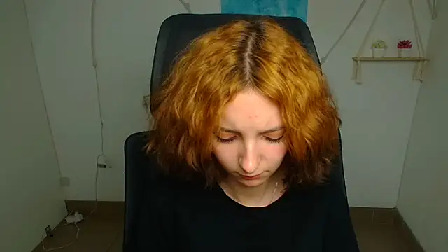 Snapshot of Butterfly_Milly chatting on June 17, 2026, 11:42 am Butterfly Milly online show from June 17, 2026, 11:42 am