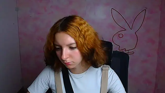 Snapshot of Butterfly_Milly chatting on June 23, 2026, 5:49 am Butterfly Milly online show from June 23, 2026, 5:49 am