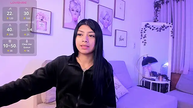 Snapshot of emilydolly_ chatting on April 30, 2026, 10:33 am emilydolly online show from April 30, 2026, 10:33 am