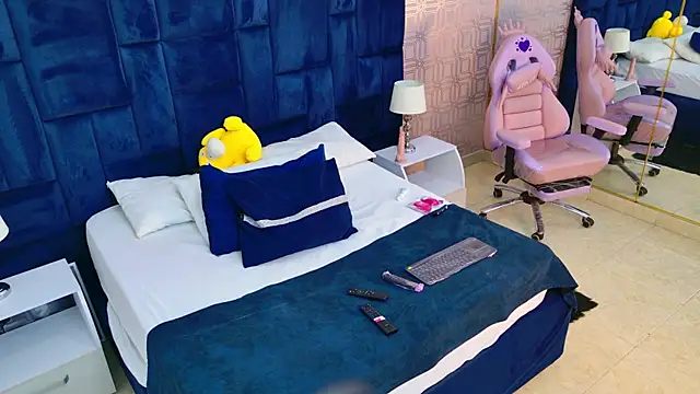 Ivana Kitty online show from April 13, 2026, 7:40 pm