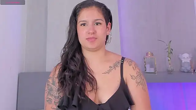 aurarosse  online show from March 26, 2026, 11:30 am