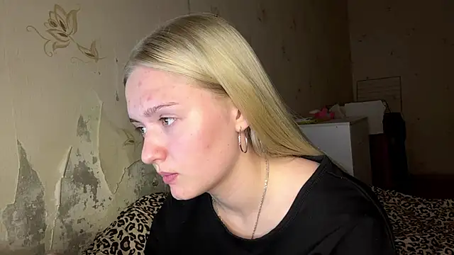 Sophia Blonde online show from April 15, 2026, 3:38 pm