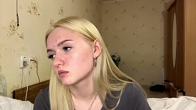 Sophia Blonde online show from April 6, 2026, 4:52 pm