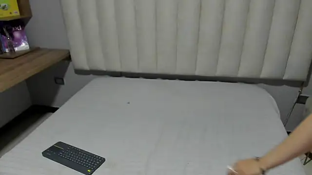 Sophia Gloss online show from April 21, 2026, 3:13 am