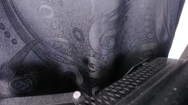 EiraLove online show from April 17, 2026, 3:31 am