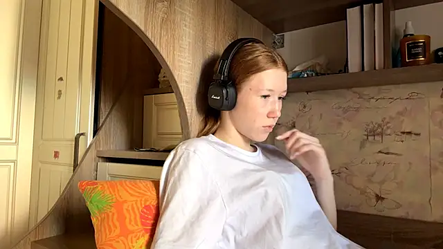 KiraNice1 online show from April 18, 2026, 10:06 am