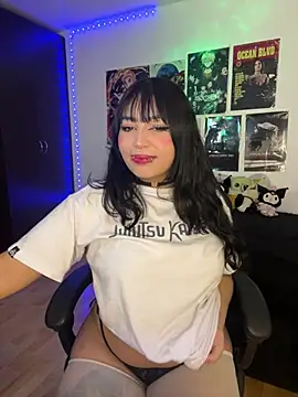 Hinataaa  online show from April 15, 2026, 5:02 am