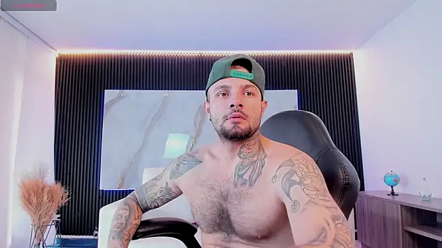 NICK OWEEN26 online show from April 15, 2026, 7:58 pm