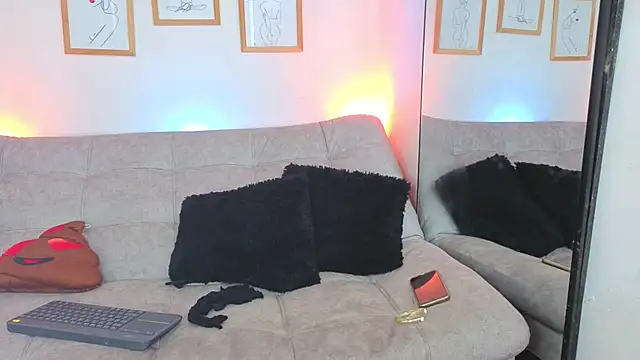 CharlotteCopper  online show from April 12, 2026, 10:18 am