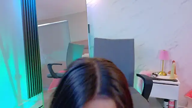 Charlott  18 online show from April 8, 2026, 2:29 pm