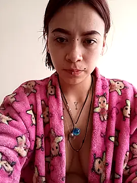 AuroraaMoonn online show from April 8, 2026, 1:12 pm