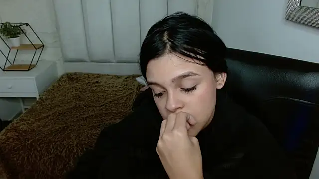 mia velvetk online show from April 11, 2026, 7:45 am