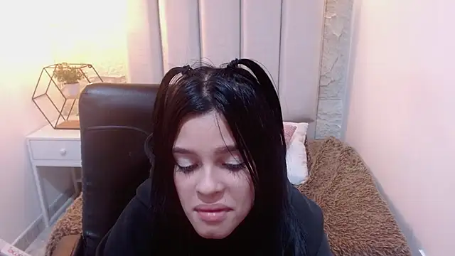 mia velvetk online show from April 10, 2026, 7:48 am