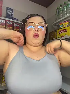 kitty  pinnk online show from April 1, 2026, 7:55 pm