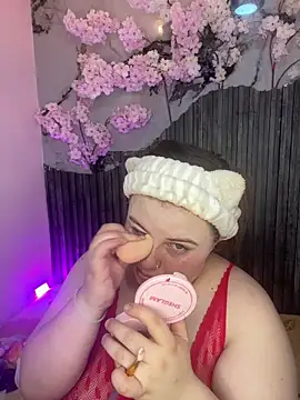 kitty  pinnk online show from April 18, 2026, 7:40 pm