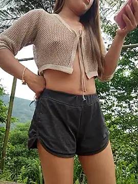 xinhxinh-cute online show from May 23, 2026, 11:26 pm