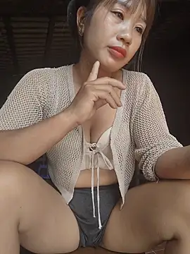 xinhxinh-cute online show from May 16, 2026, 1:48 am