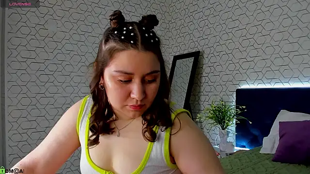 Maya Raay online show from April 19, 2026, 1:06 am