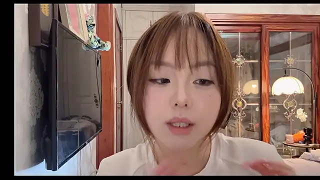 thelittlexx online show from May 26, 2026, 8:01 am