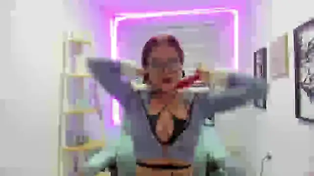 Sara Red X online show from April 18, 2026, 3:42 am