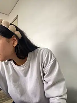 Gabyfosterr   online show from April 18, 2026, 4:09 pm