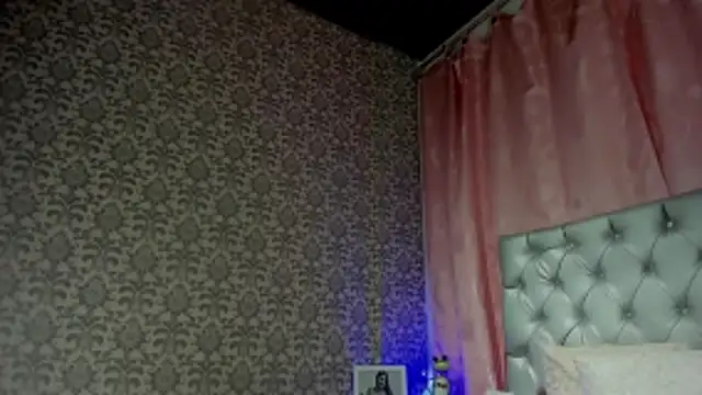 zoe tamara online show from April 17, 2026, 1:58 pm