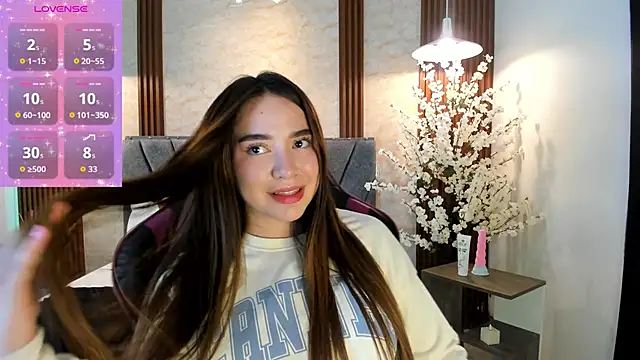 Snapshot of Anissa_m_ chatting on April 7, 2026, 7:04 pm Anissa m online show from April 7, 2026, 7:04 pm