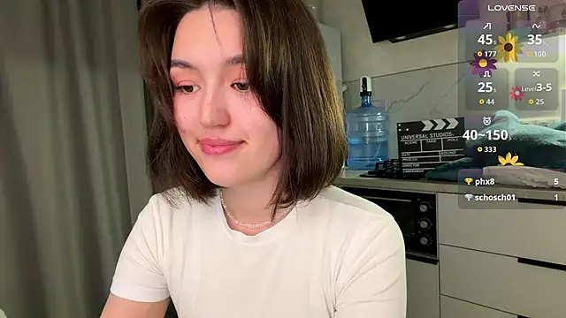 lilysolar online show from June 8, 2026, 6:52 pm