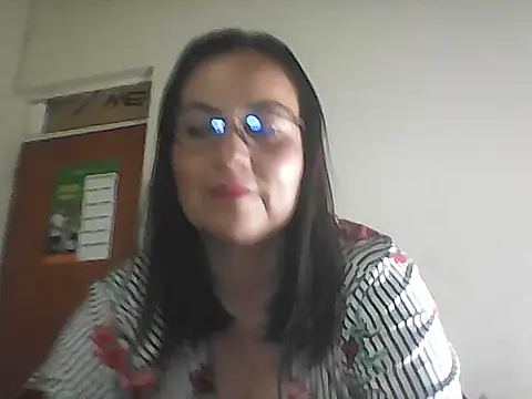 roxanne xxx online show from April 13, 2026, 2:21 pm