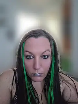 Snapshot of Queenemerald chatting on July 6, 2026, 4:09 pm Queenemerald online show from July 6, 2026, 4:09 pm