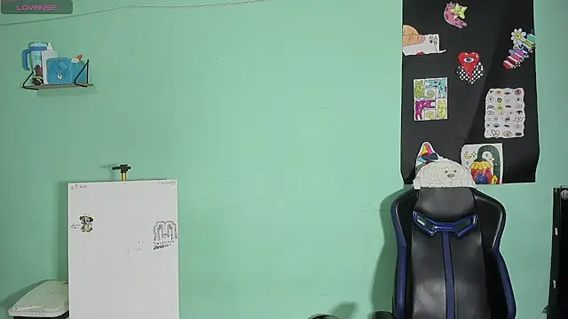 TYLERhHOT2005 online show from April 18, 2026, 3:20 am