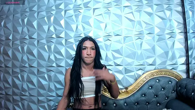 JADE-ESMERALDA online show from April 14, 2026, 7:19 pm