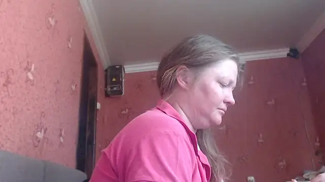 Snapshot of CharleyReid chatting on June 13, 2026, 4:43 am CharleyReid online show from June 13, 2026, 4:43 am