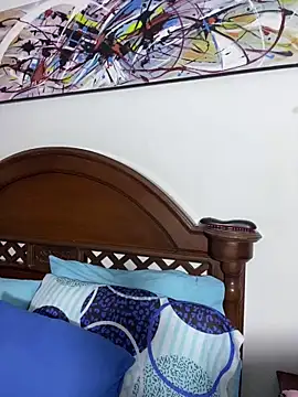 victoria luxx  online show from April 7, 2026, 11:50 pm