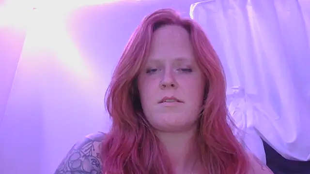 RedVelvetVixen online show from April 3, 2026, 12:06 am