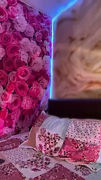 SweetLittleRed online show from April 8, 2026, 5:09 am