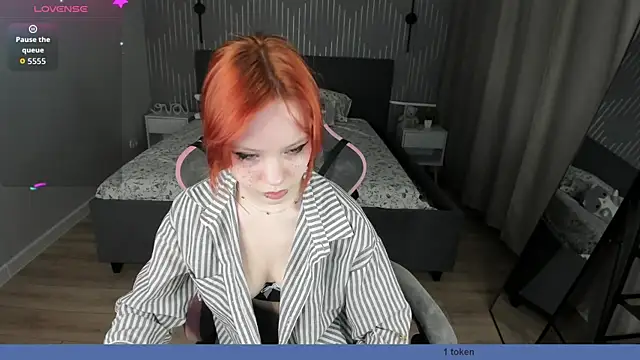 Loly Cuttie online show from April 14, 2026, 12:59 am