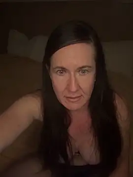 Snapshot of lounostrings chatting on June 12, 2026, 5:00 pm lounostrings online show from June 12, 2026, 5:00 pm