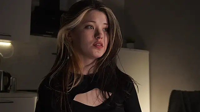 ShyAkemis online show from April 17, 2026, 4:10 pm