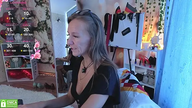 jesica mooonn online show from July 19, 2026, 5:49 am