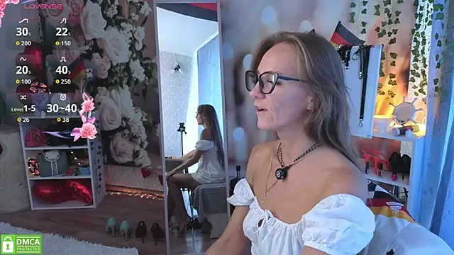 jesica mooonn online show from July 18, 2026, 5:05 am