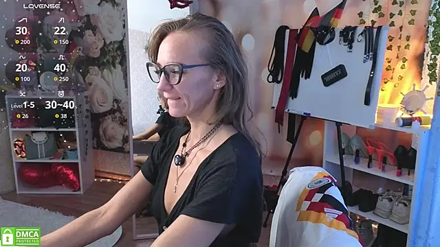 jesica mooonn online show from July 10, 2026, 3:28 am