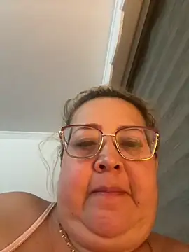 Martinacurvy  online show from April 6, 2026, 12:06 am