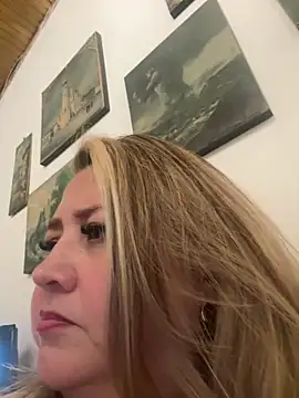 Martinacurvy  online show from April 8, 2026, 12:34 am