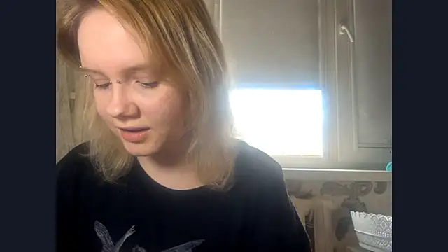 KrystenHoye online show from April 5, 2026, 12:23 pm