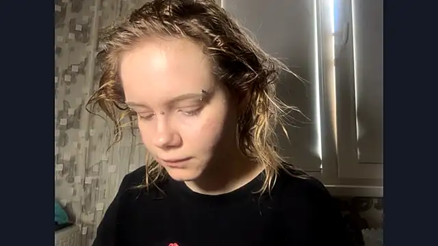 KrystenHoye online show from April 3, 2026, 7:48 am