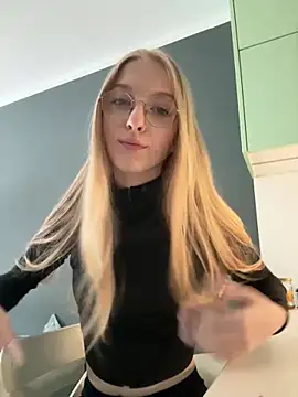 EvaEvis online show from June 12, 2026, 9:18 am
